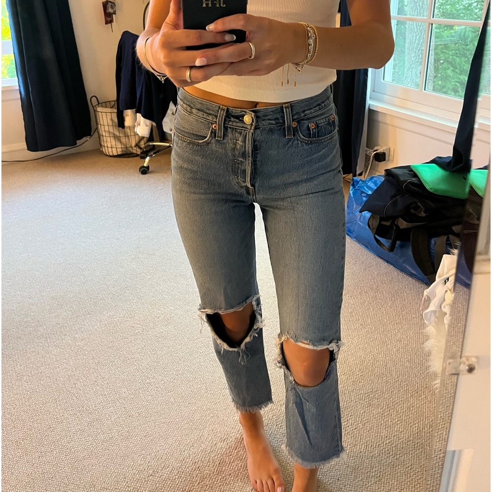 Levis distressed Jean
